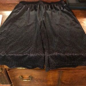 Underarmour Shorts Youth Xl 🔥 Sports Wear 🔥 BLK